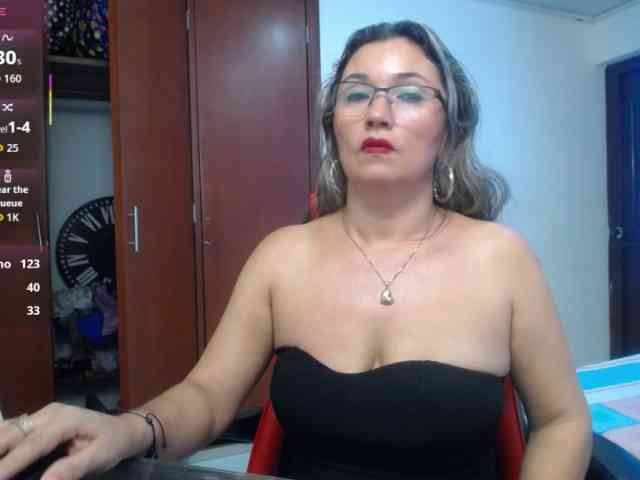 noelia-milf19 webcam