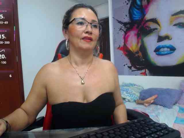 noelia-milf19 webcam