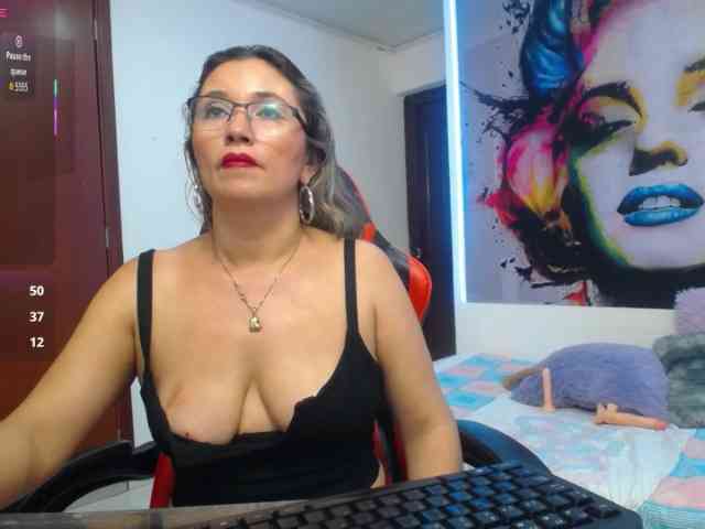 noelia-milf19 webcam