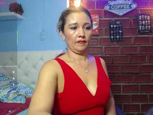 noelia-milf19 webcam