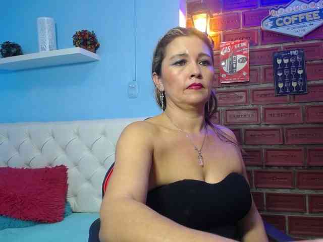 noelia-milf19 webcam