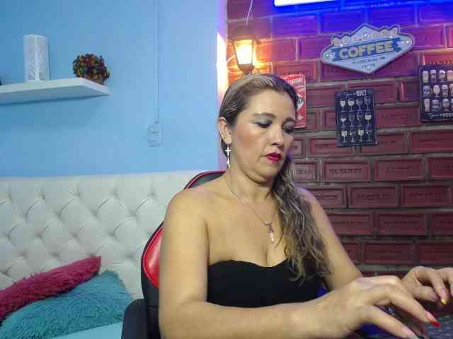 noelia-milf19 webcam