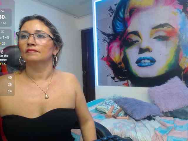 noelia-milf19 webcam