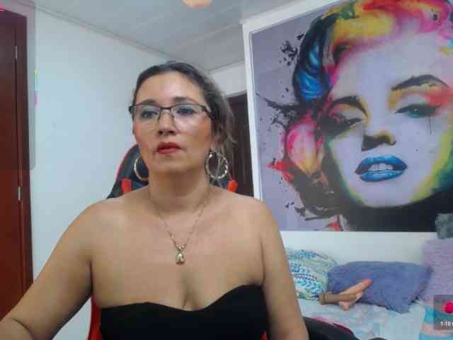 noelia-milf19 webcam