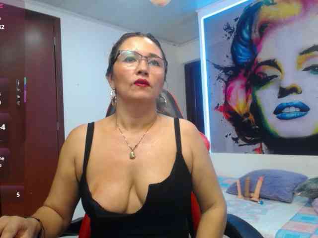 noelia-milf19 webcam