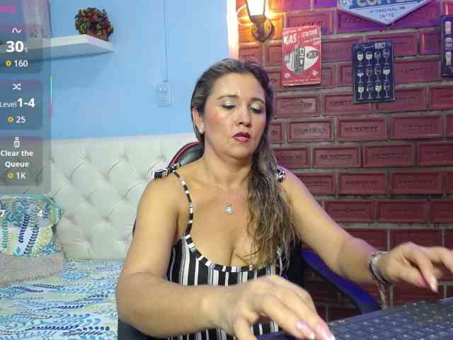 noelia-milf19 webcam