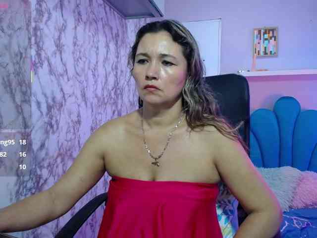 noelia-milf19 webcam