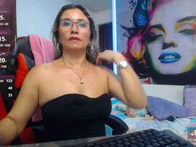 noelia-milf19 webcam