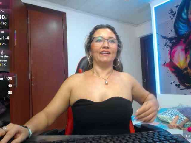 noelia-milf19 webcam