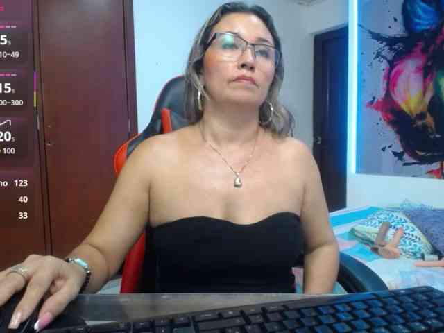 noelia-milf19 webcam