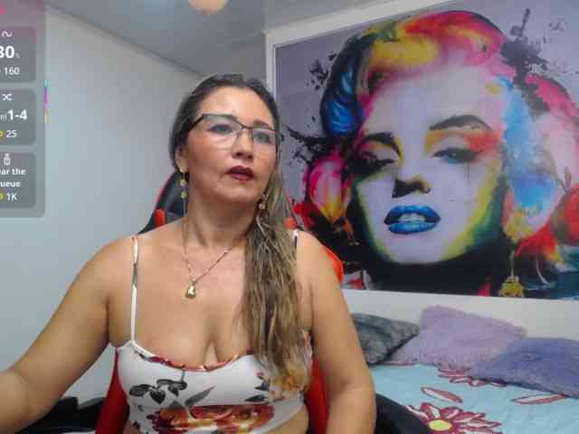 noelia-milf19 webcam