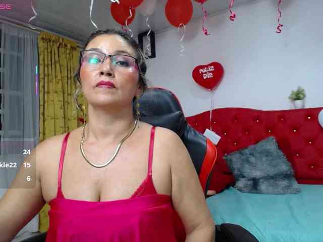 noelia-milf19 webcam
