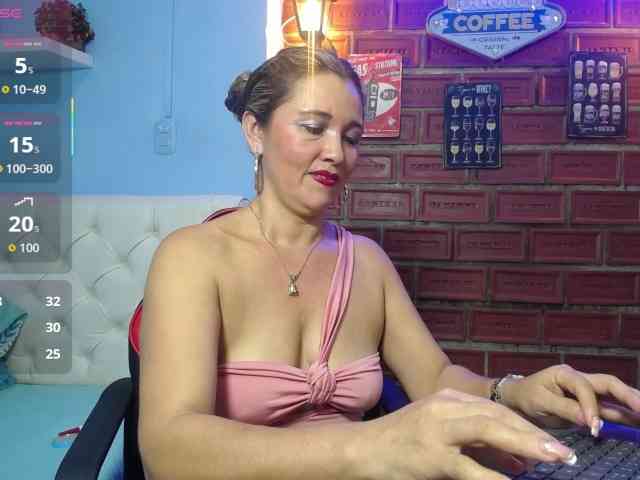 noelia-milf19 webcam