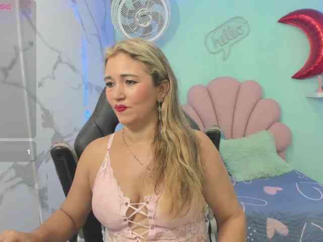 noelia-milf19 webcam