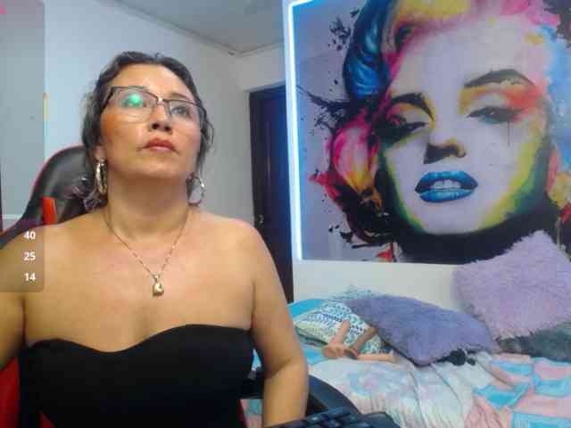 noelia-milf19 webcam