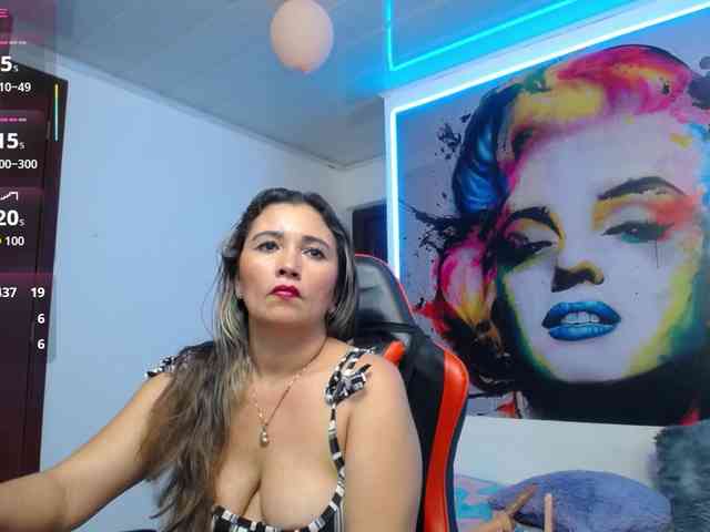 noelia-milf19 webcam