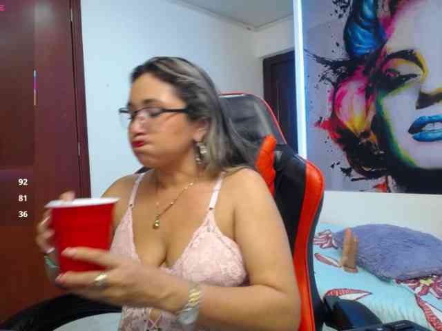 noelia-milf19 webcam