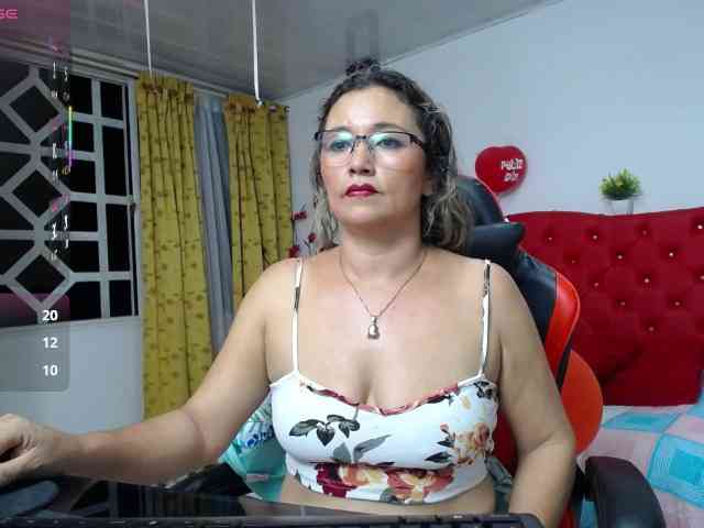 noelia-milf19 webcam