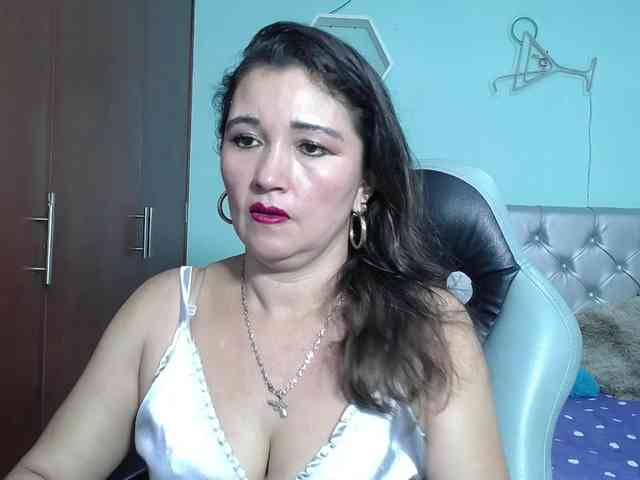 noelia-milf19 webcam