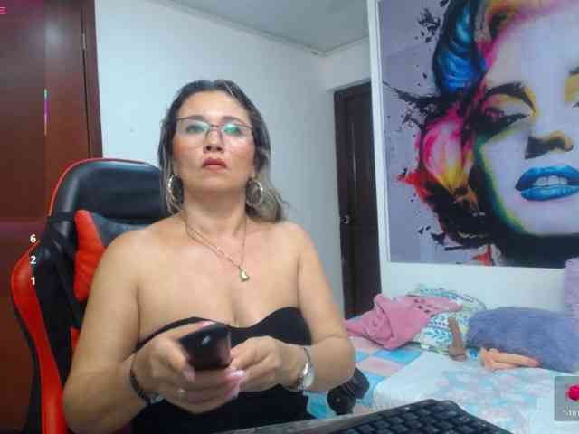 noelia-milf19 webcam