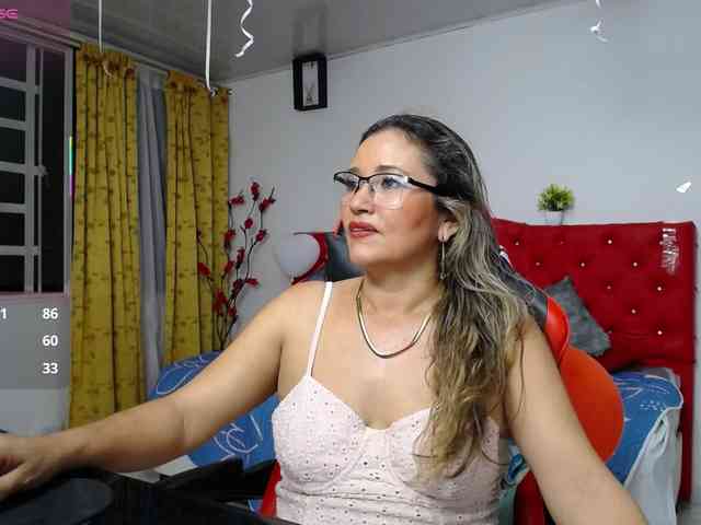 noelia-milf19 webcam