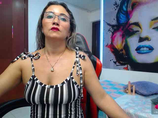 noelia-milf19 webcam