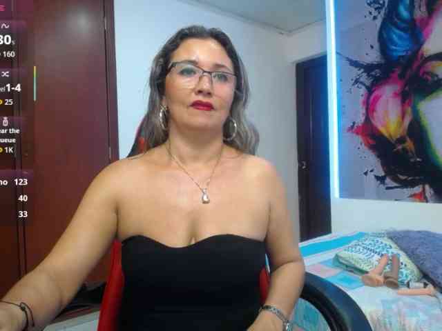 noelia-milf19 webcam
