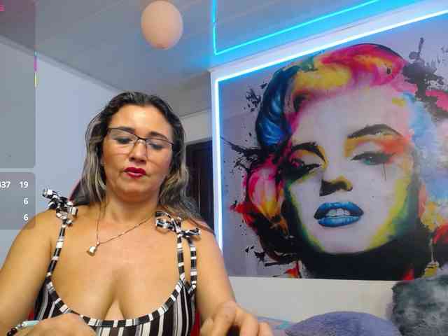 noelia-milf19 webcam
