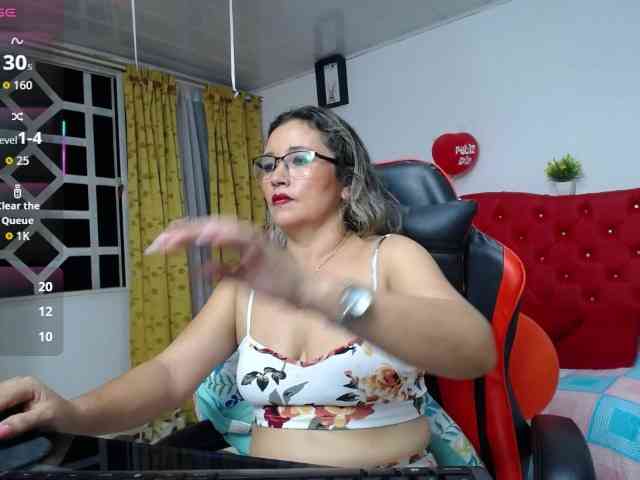 noelia-milf19 webcam