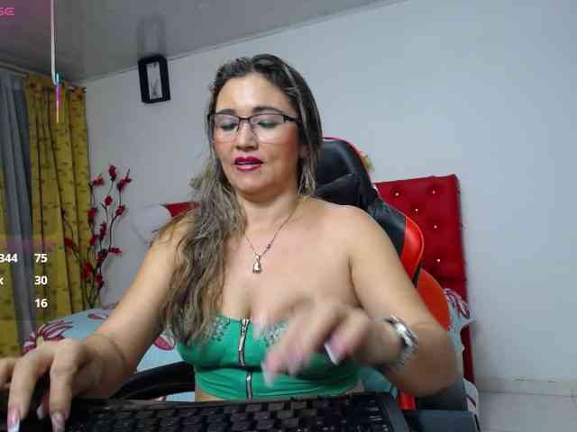 noelia-milf19 webcam