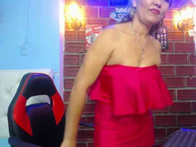 noelia-milf19 webcam