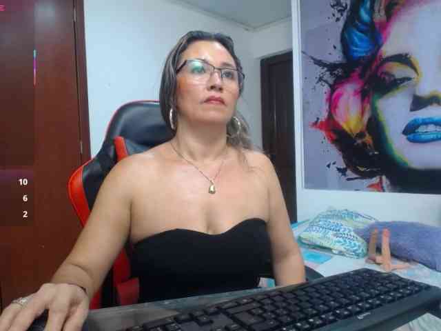 noelia-milf19 webcam