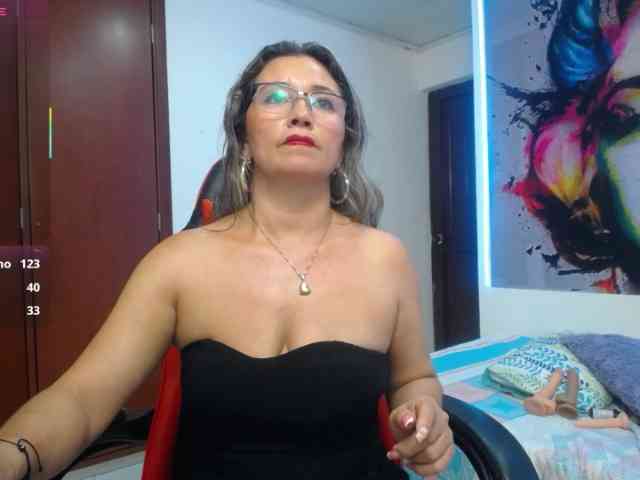 noelia-milf19 webcam