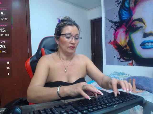 noelia-milf19 webcam