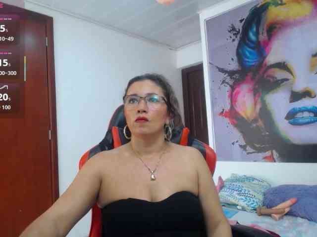 noelia-milf19 webcam