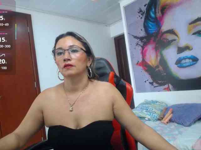 noelia-milf19 webcam