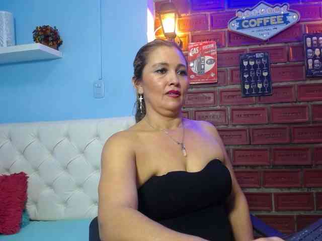 noelia-milf19 webcam