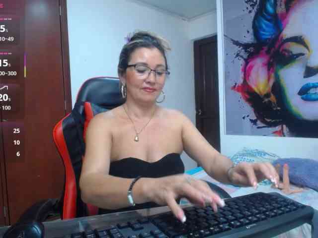 noelia-milf19 webcam