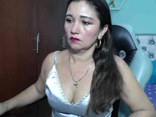 noelia-milf19 webcam