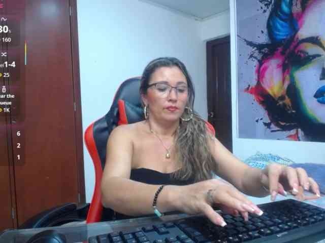noelia-milf19 webcam