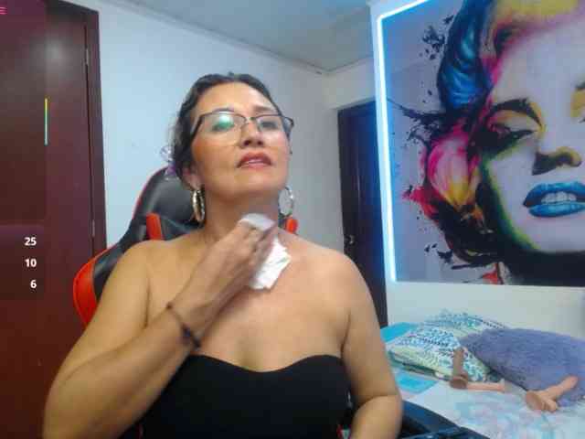 noelia-milf19 webcam