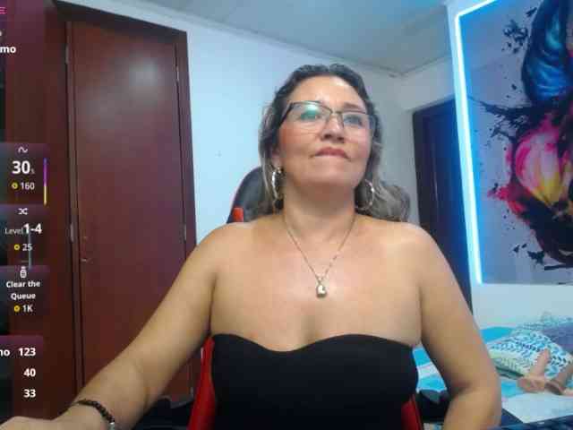 noelia-milf19 webcam