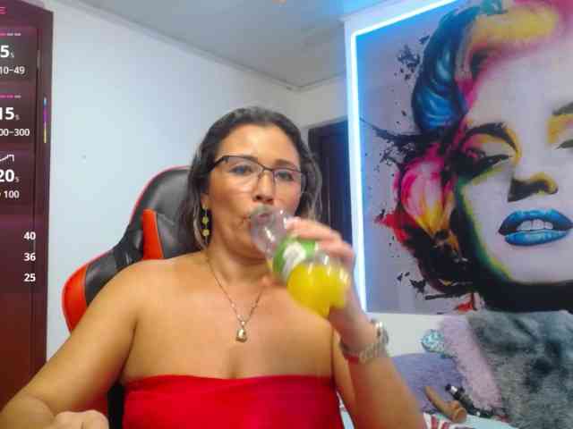 noelia-milf19 webcam