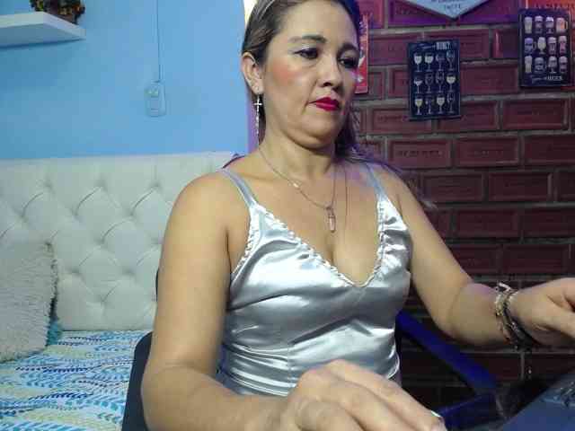 noelia-milf19 webcam
