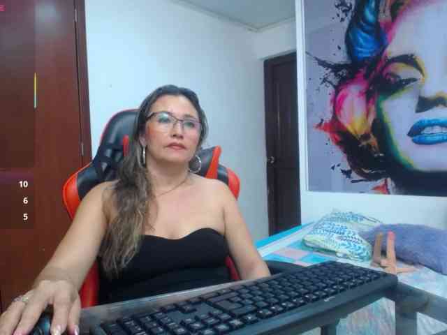 noelia-milf19 webcam