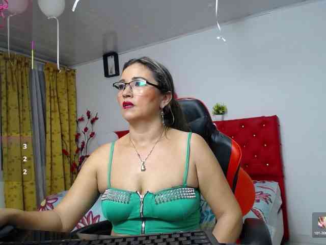 noelia-milf19 webcam
