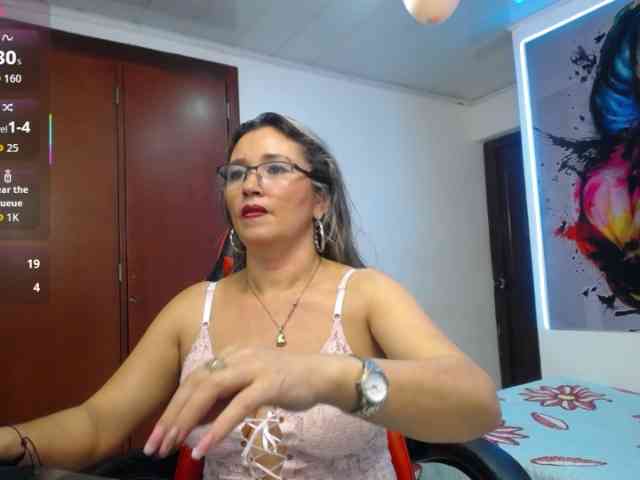 noelia-milf19 webcam