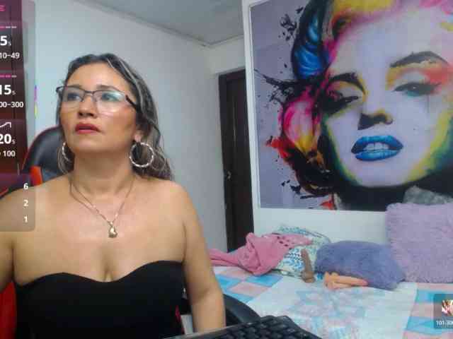 noelia-milf19 webcam