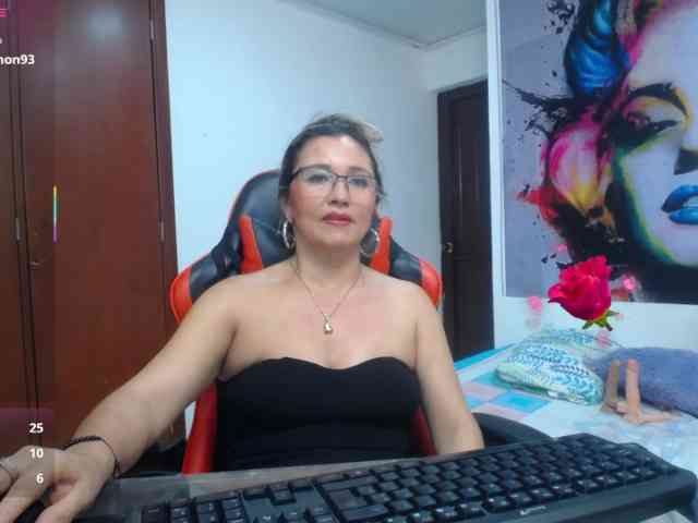 noelia-milf19 webcam