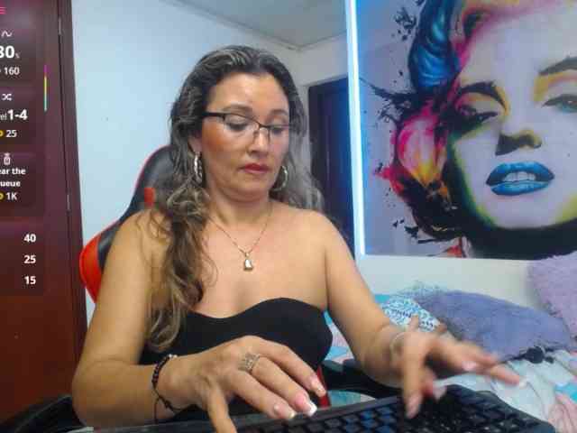 noelia-milf19 webcam